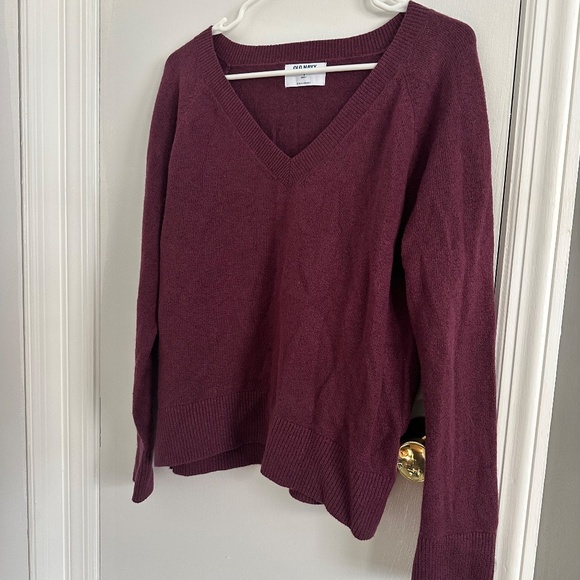 Old Navy V-Neck Sosoft maroon oversized sweater women's small (016) - Picture 6 of 6